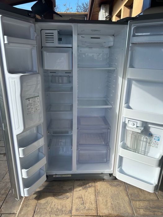 Двукрилен хладилник с фризер LG Side by Side КАТО НОВ