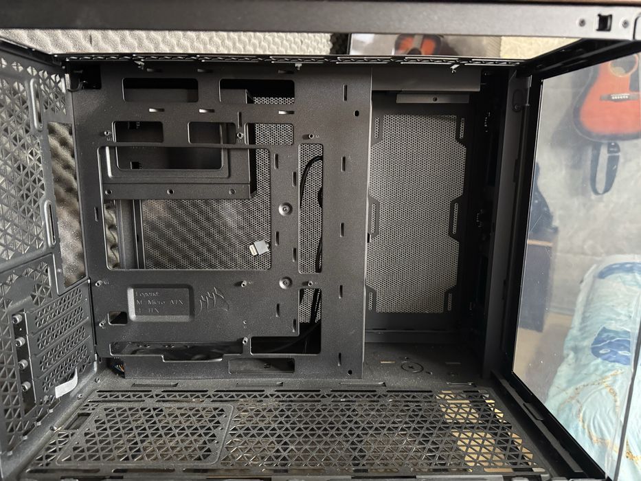 Carcasă PC Premium Corsair 2500X Wood Edition - Nouă, cu folii (mATX/ITX), pentru Gaming sau birou