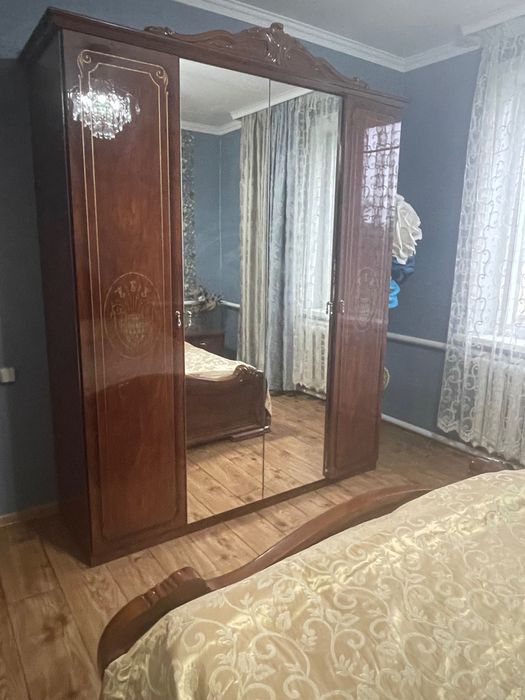 Продам спальный гарнитур