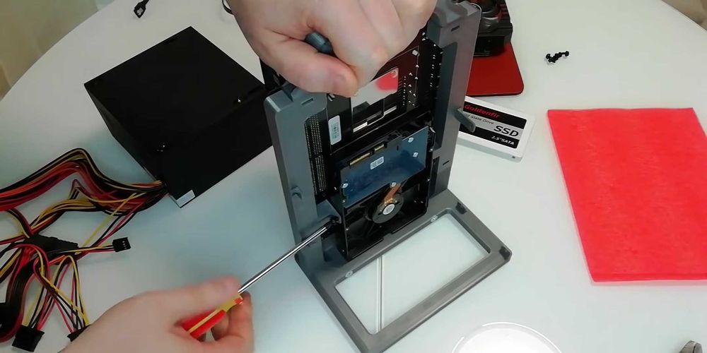 Отворена компютърна кутия, поддръжка на Mini-ATX