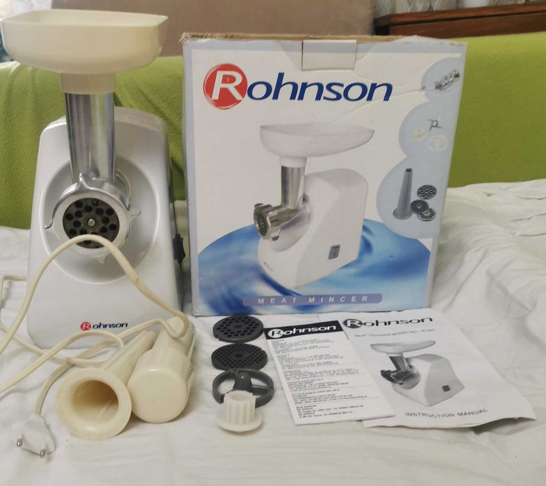 Masina de tocat Rohnson stare foarte buna cu accesorii