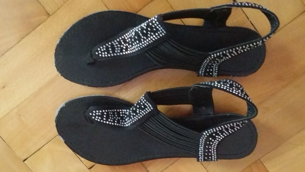 Сандали с камъчета 35 номер бели и черни