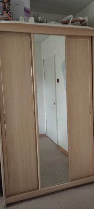 Продам шифонер с зеркалом