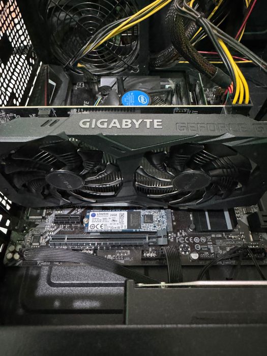 Геймърски компютър+Монитор