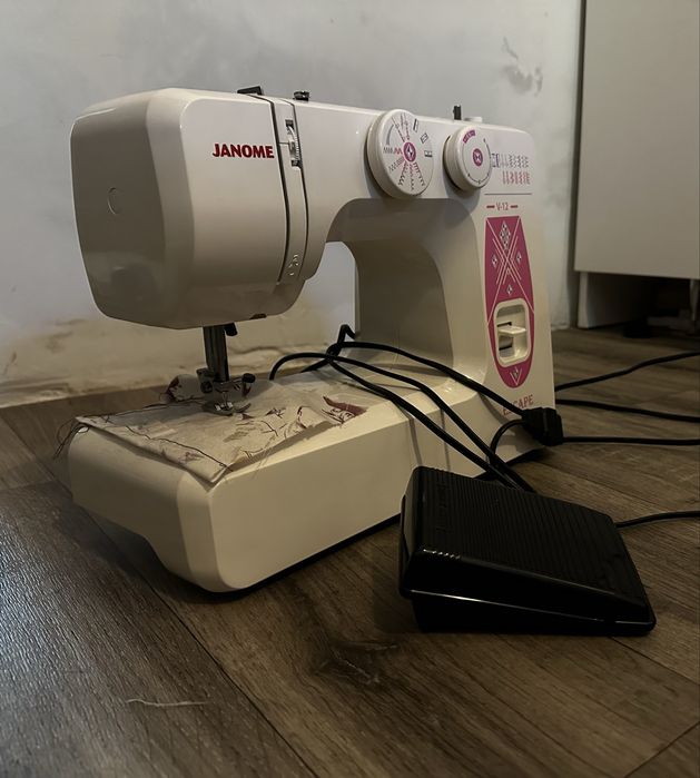 Швейная машинка Janome V-12