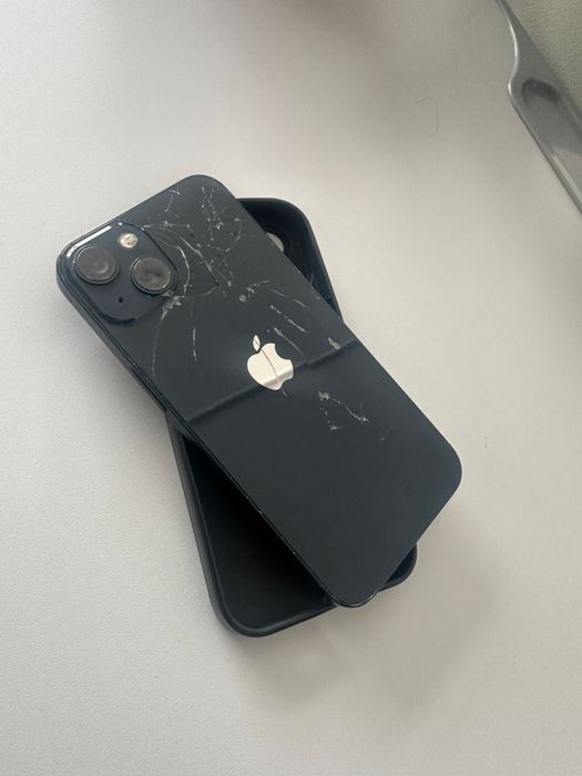 Айфон 13 128 гб.