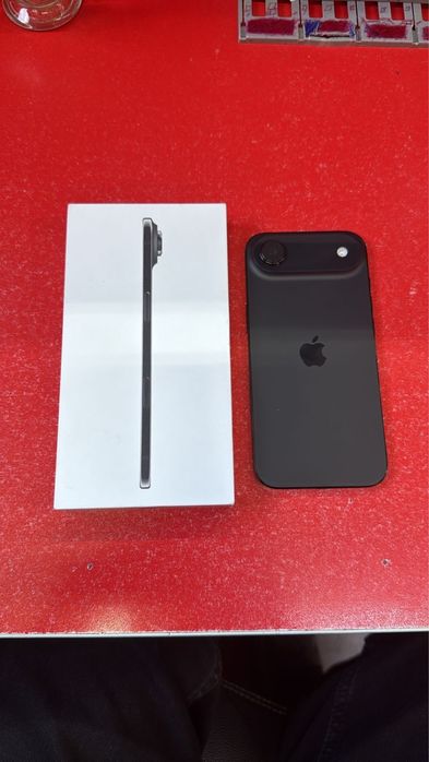 Продам айфон 17 аир