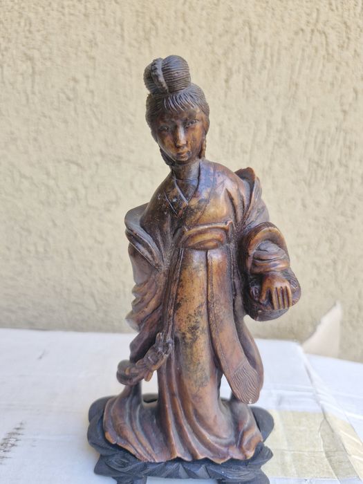 Statueta din bronz