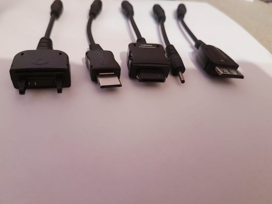 Набор из 10 зарядных устройств для телефона