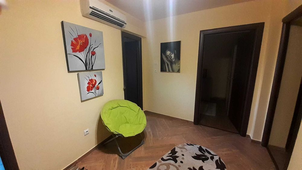 Închiriez apartament