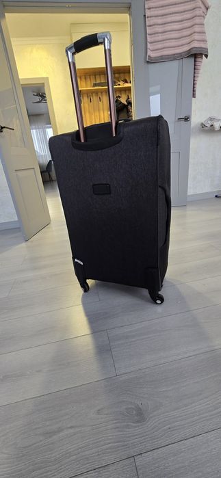 Продам чемодан 32/23 L M