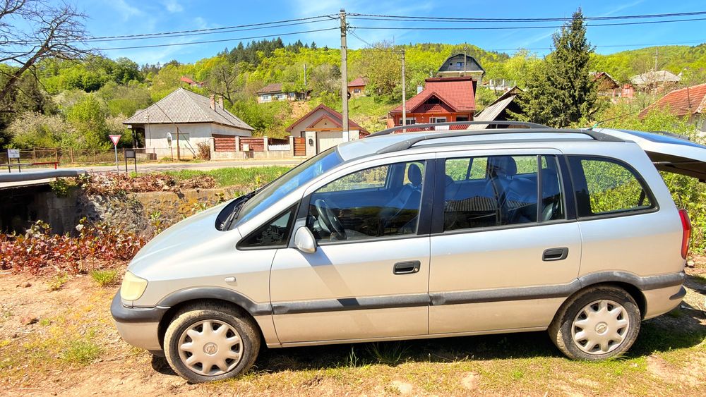 Vand masina pentru piese