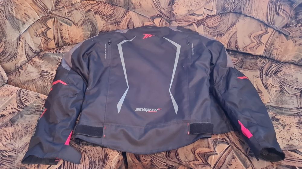 Vand echipament moto