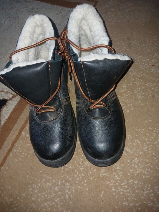 Продам зимние ботинки