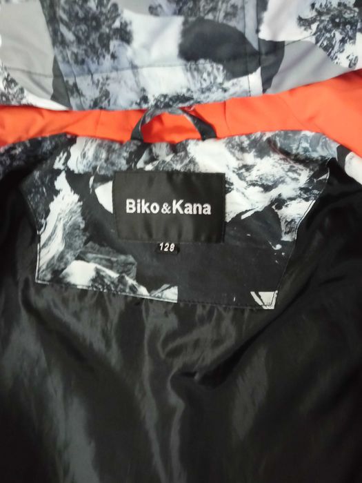 Продам осеннюю куртку на мальчика