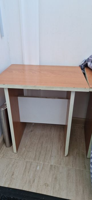 Продам кухонный стол и 4 табуретки