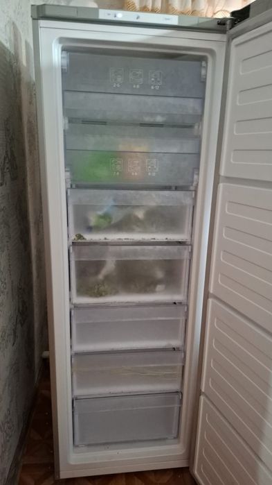 Продам морозильник Beko