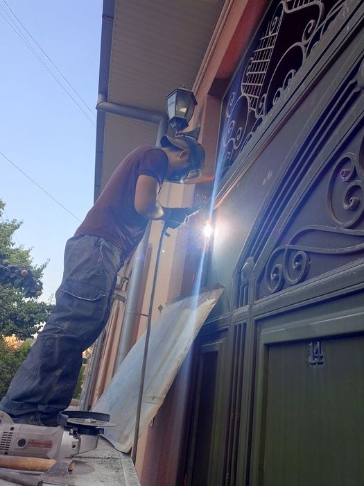 Покраска и Реставрация ворот. И ремонт ворот дверей.  Неродого и качес