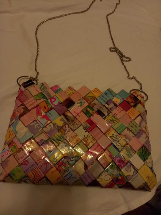 Geanta din reviste handmade