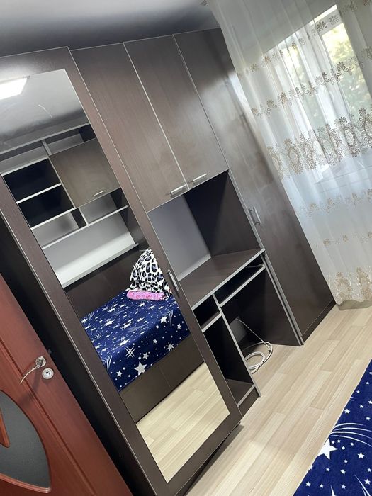 Închiriez apartament cu 3 camere