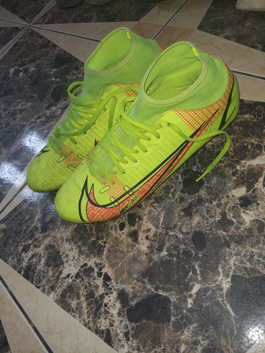 Ghete fotbal nike mercurial