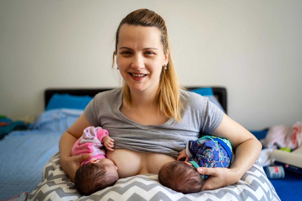 Възглавница за хранене на близнаци-подарък калъфка