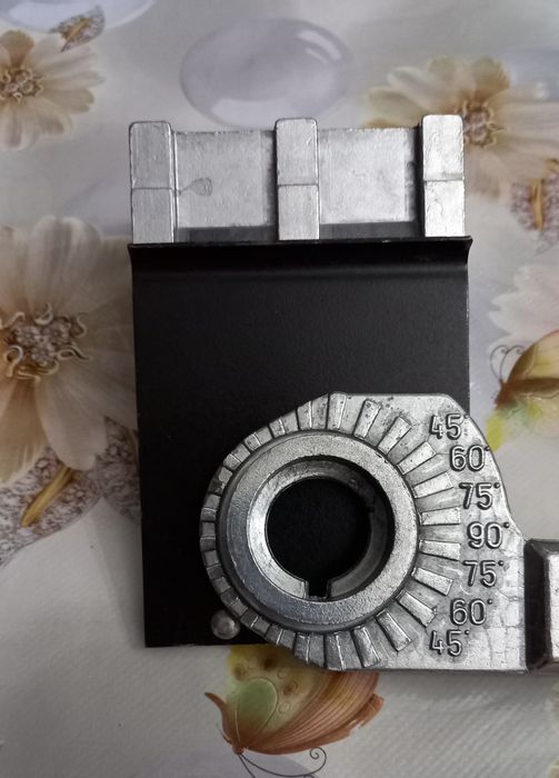 Стусло для резки деревянных досок