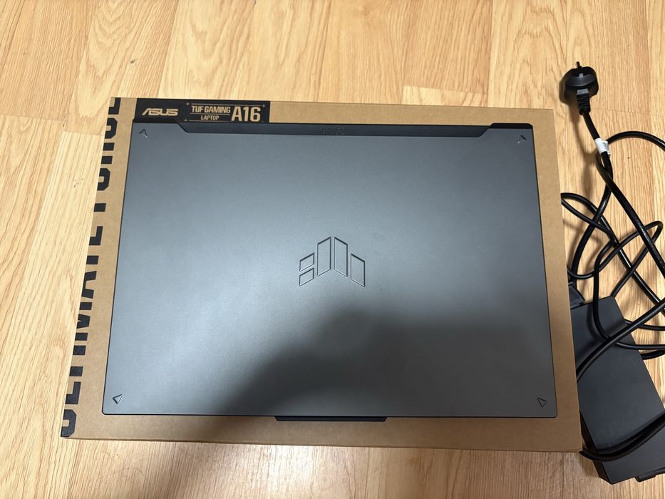 Vand laptop asus tuf A16 2025-2026 este nou