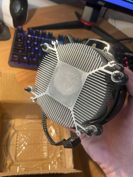 Procesor Ryzen 5 3400G cu grafici integrate Radeon Vega Graphics 11 + Cooler AMD