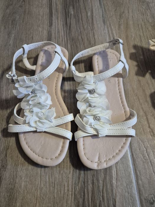 Vând sandale Primark fete