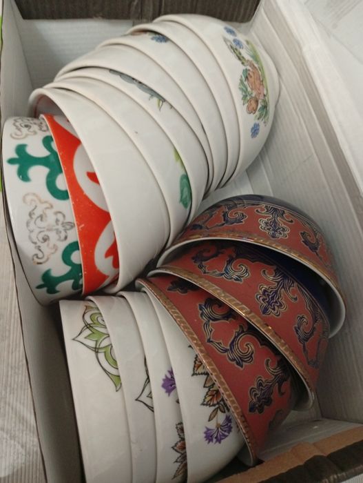 Продам чайники, тарелки, бокалы