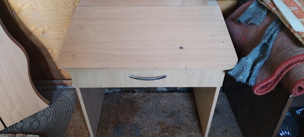 Продам детскую парту-столик!