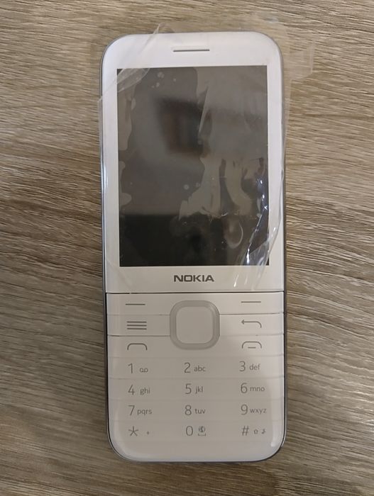 Нокия 8000 4G чисто нов внос от Германия