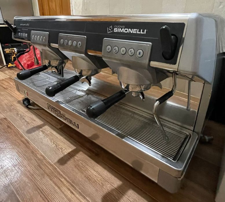 Профессиональная Кофемашина Nuova Simonelli