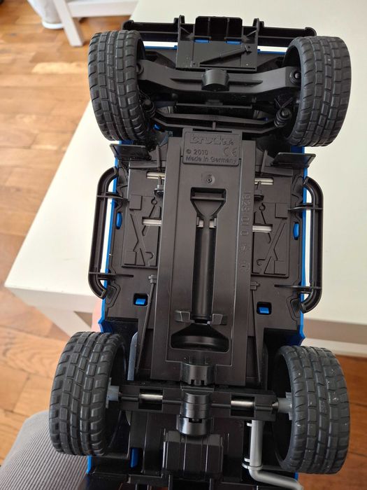 Джип Land Rover на Bruder, 27 см. Пластмасови интересни колички Смарт и Мини, 13-14 см.