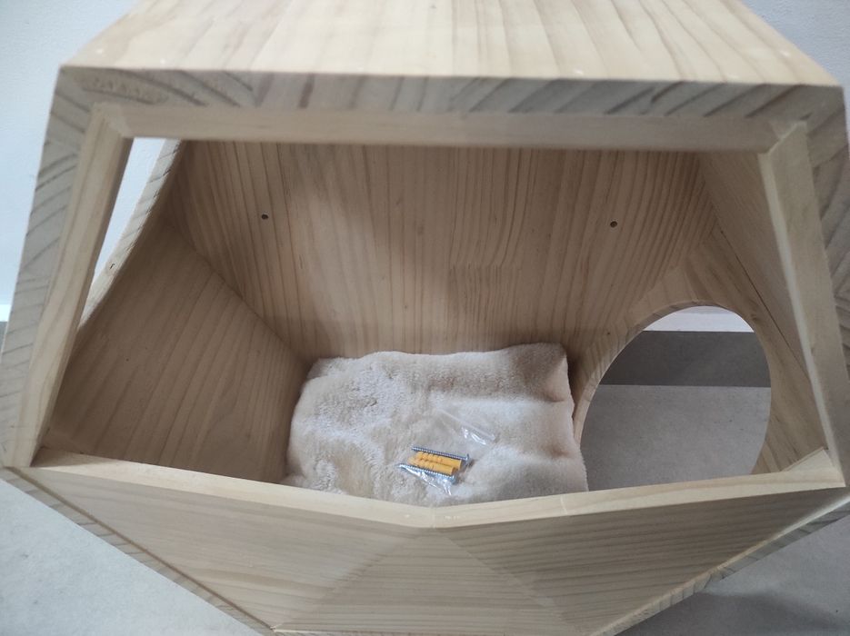 Suspended Wall-House for Cats