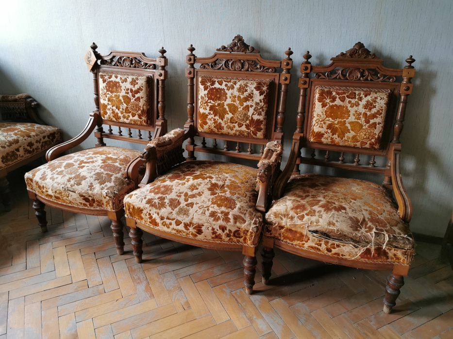 Комплект уникални старинни столове / кресло – Ренесансов стил