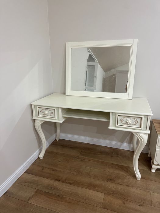 Столик с зеркалом детский