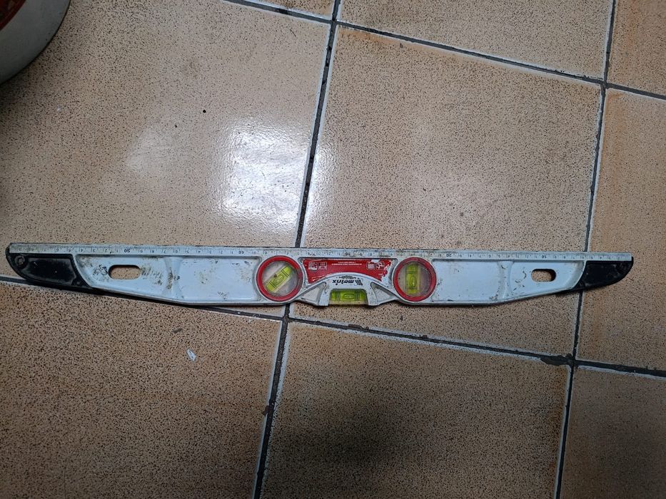 Продам уровень строительный