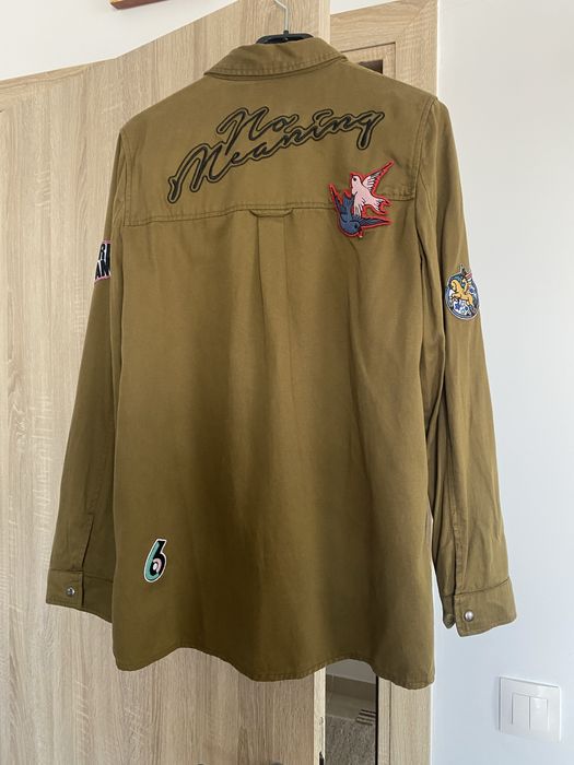 Jacheta army cu patch-uri Zara