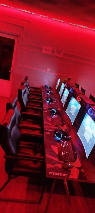 Кампютер клуб сотилади