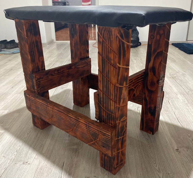 Băncuță făcută la comandă din lemn, pzl sunt doar un exemplu