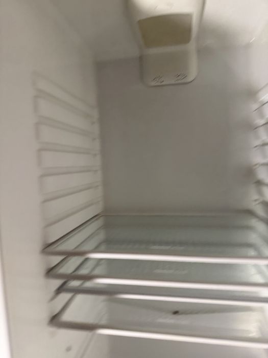 Продам холодильник не морозит