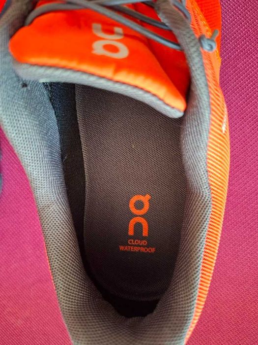 Adidasi On running Cloud 5 Waterproof Flame eclipse, marimea 43