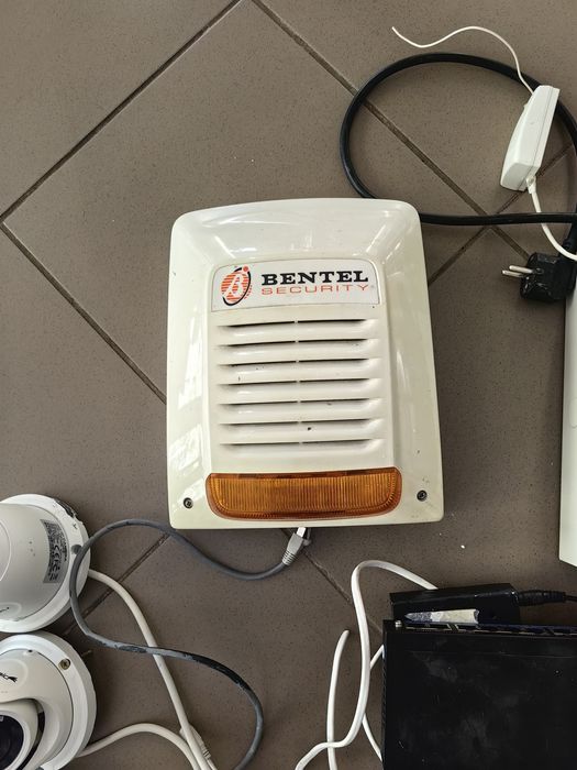 Sistem complet camere supraveghere și antiefractie NAVAIO