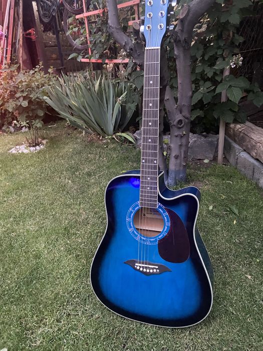 Акустическая гитара