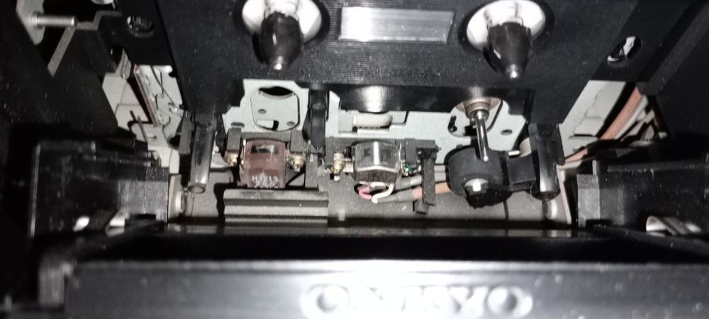 Продавам касетен дек онкио ta-6310