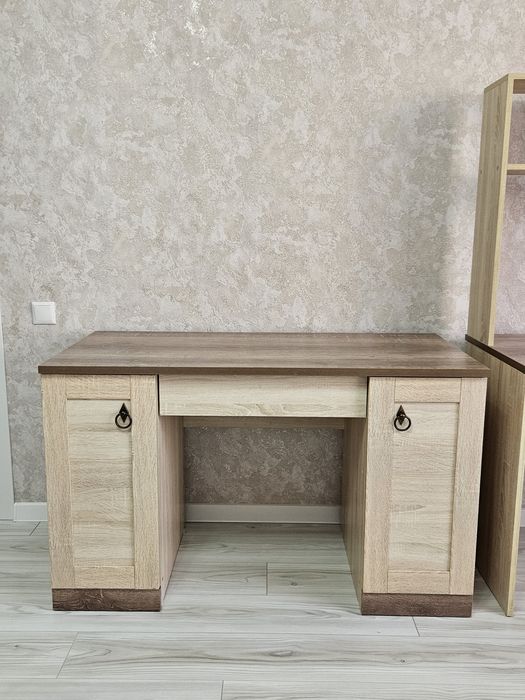 Продаются столы б/у.