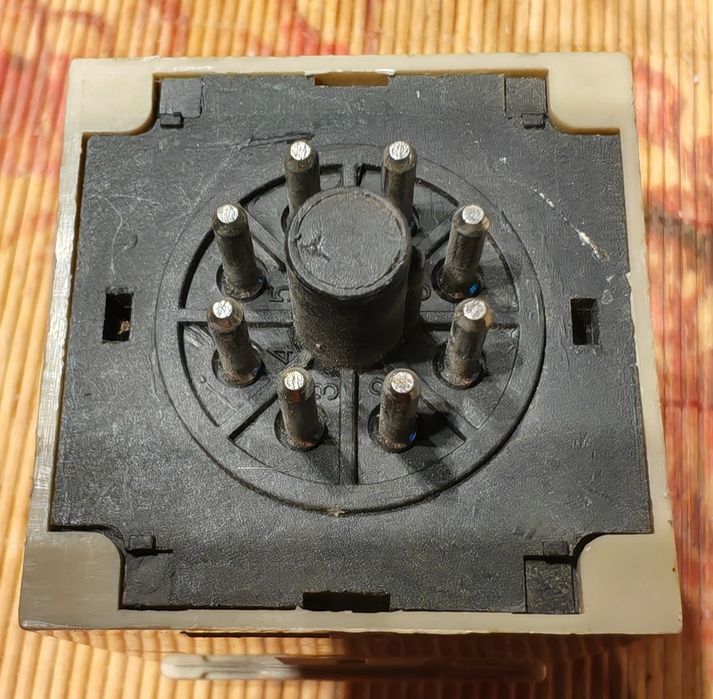 Таймер OMRON 220В 5А