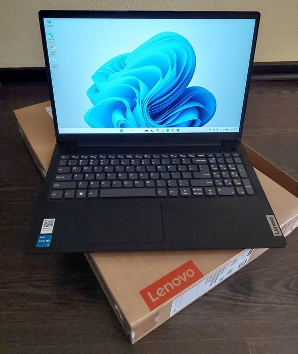 Laptop nou Lenovo V15 G4 IRU